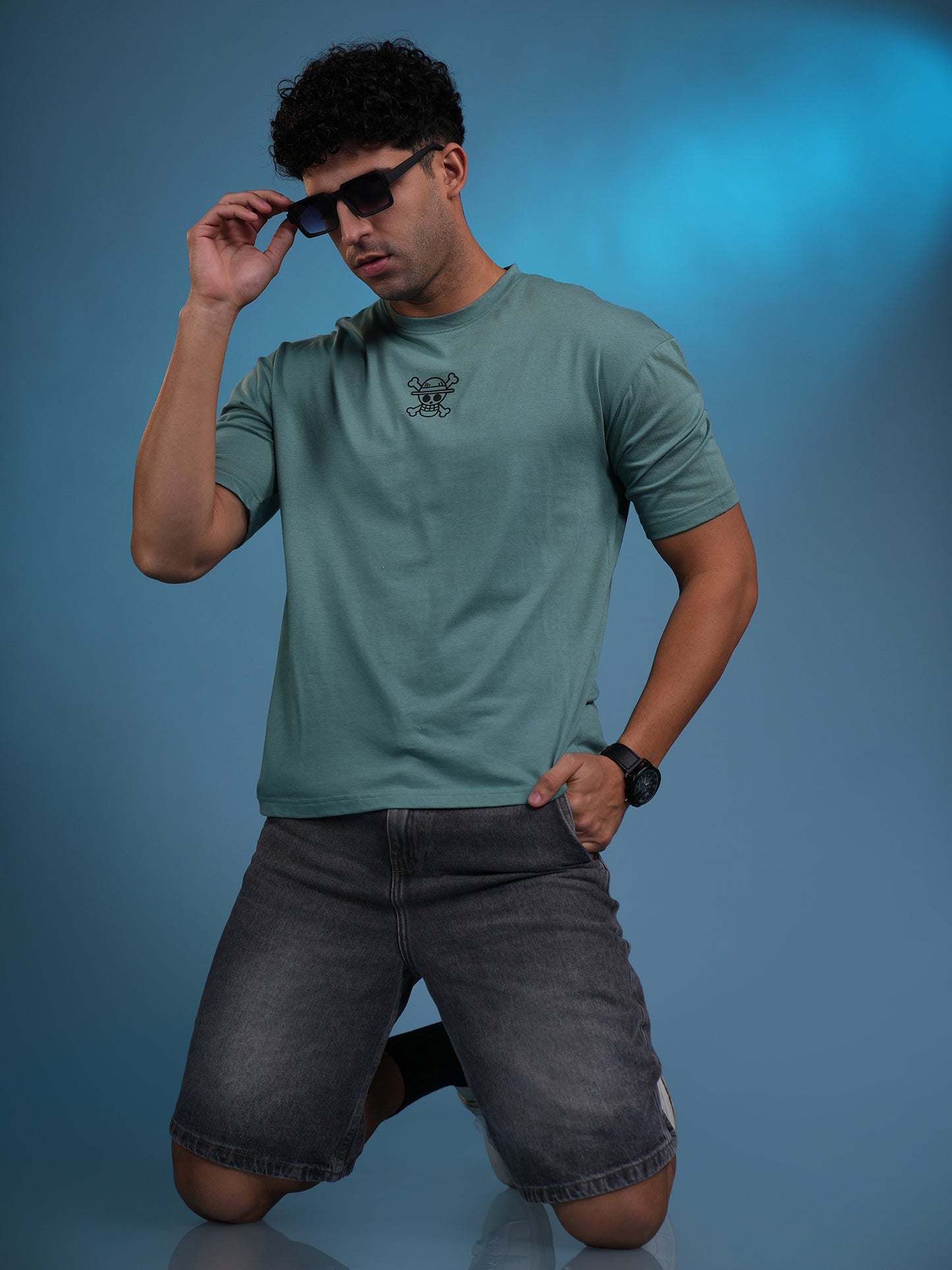 Pirate Hunter Oversized T-Shirt – Blade Glare | Seafoam Green | Qurrito