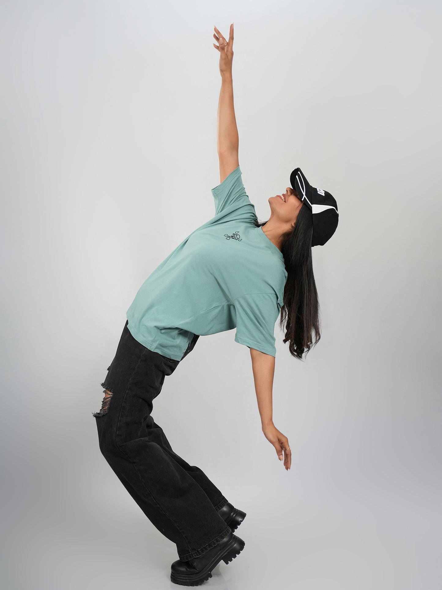 Pirate Hunter Oversized T-Shirt – Blade Glare | Seafoam Green | Qurrito