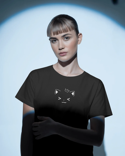 Minimal graphic t-shirt with cat face line art in cotton for bold streetwear looks