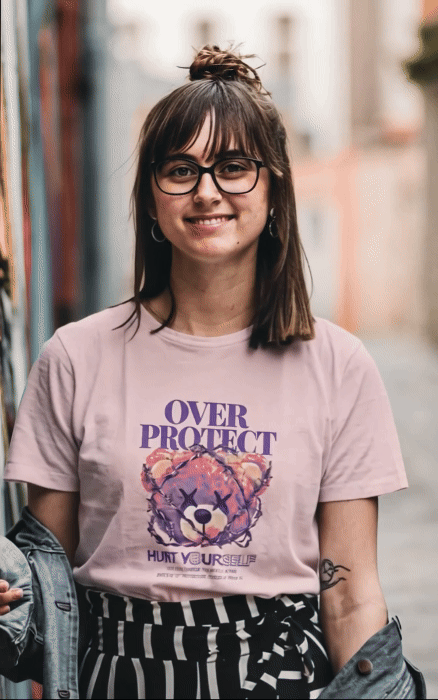 Edgy pink t-shirt with barbed bear graphic for women – bold streetwear design by QURRiTO